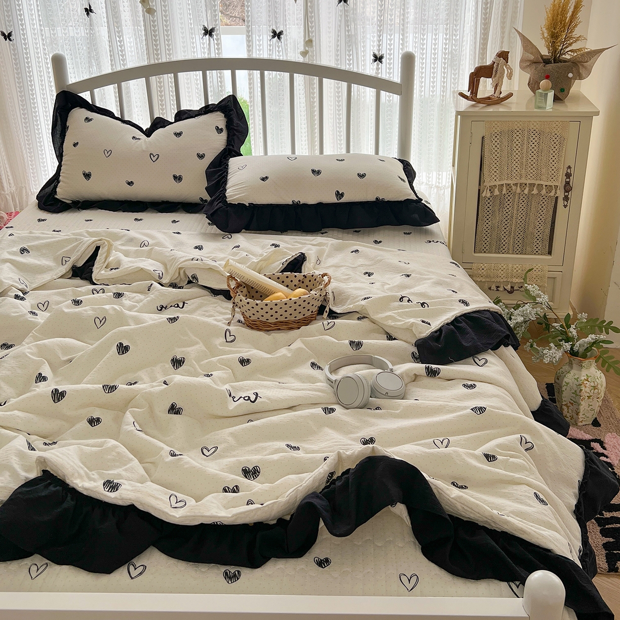 91家纺网 家纺一手货源 找家纺 金梦拉家纺 2026新款皱皱纱泡泡纱法式赫本系列床盖大花边四件套夏被四件套 心之光