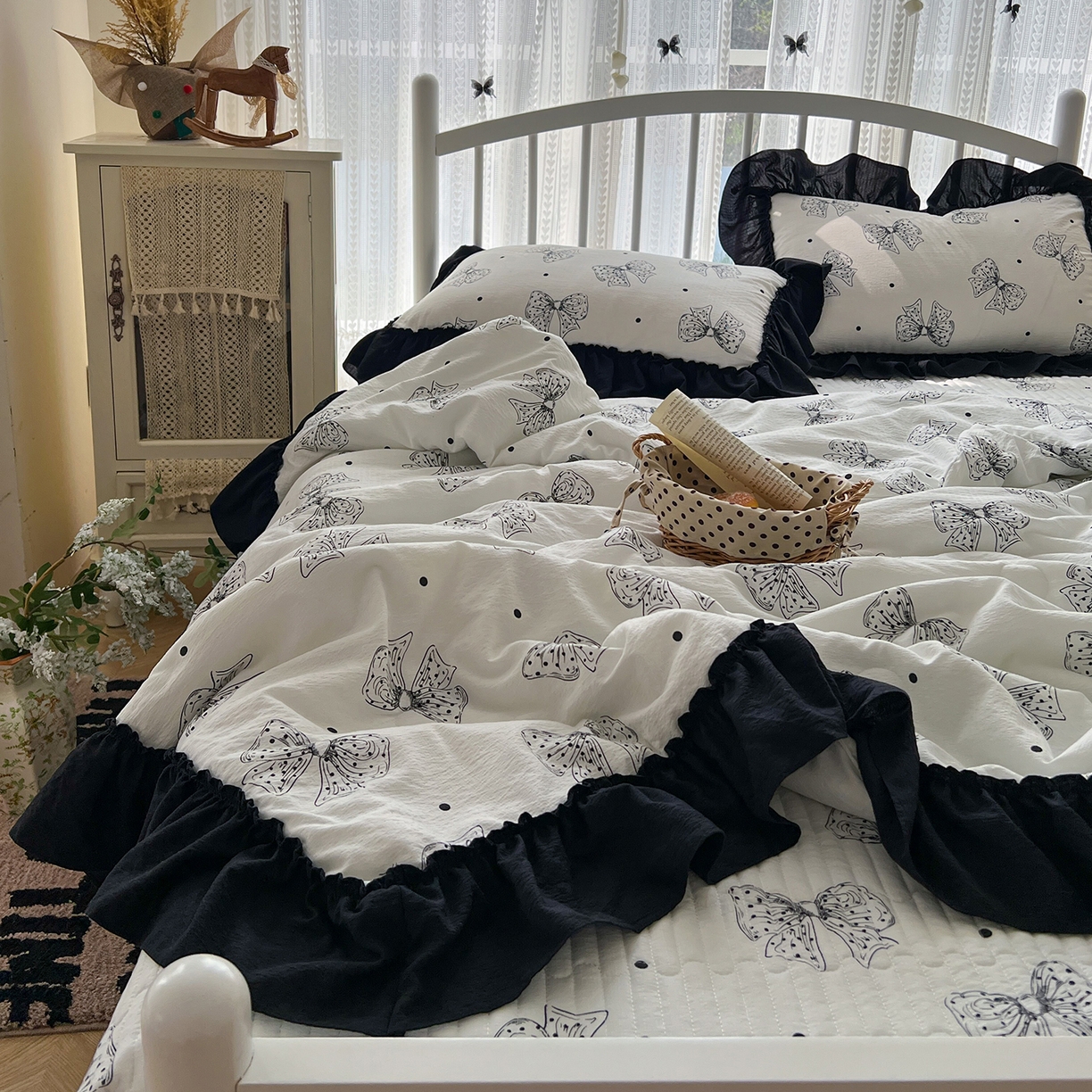 91家纺网 家纺一手货源 找家纺 金梦拉家纺 2026新款皱皱纱泡泡纱法式赫本系列床盖大花边四件套夏被四件套 少女心事