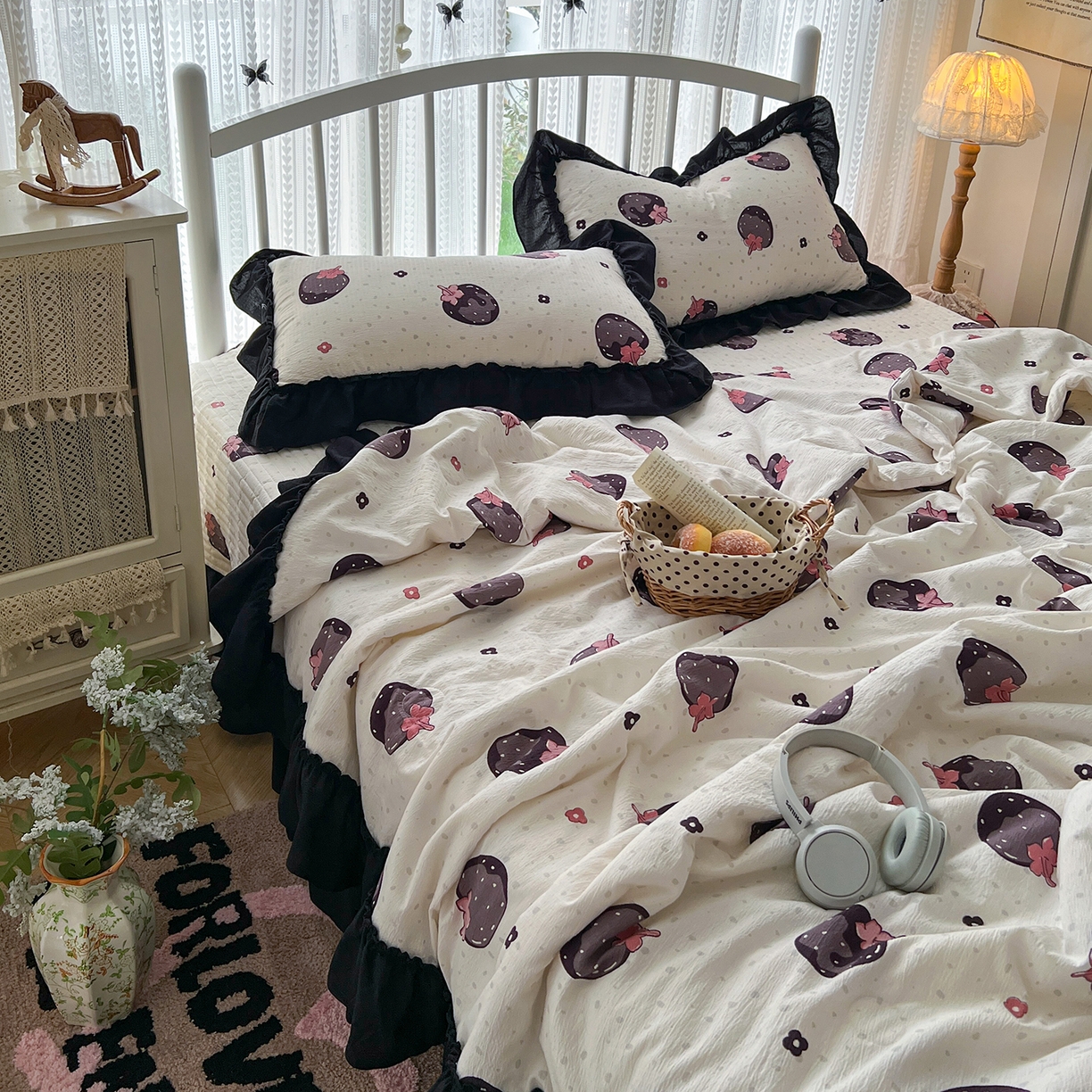 91家纺网 家纺一手货源 找家纺 金梦拉家纺 2026新款皱皱纱泡泡纱法式赫本系列床盖大花边四件套夏被四件套 黑暗荣耀