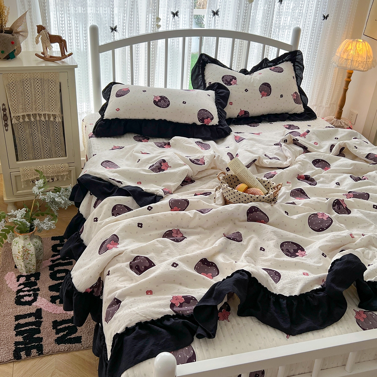 91家纺网 家纺一手货源 找家纺 金梦拉家纺 2026新款皱皱纱泡泡纱法式赫本系列床盖大花边四件套夏被四件套 黑暗荣耀