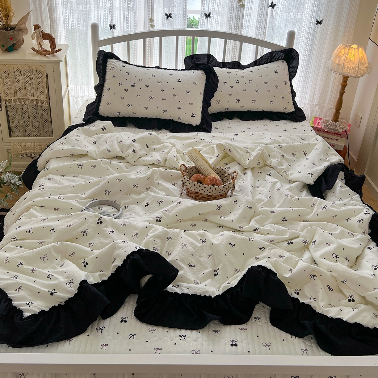 91家纺网 家纺一手货源 找家纺 金梦拉家纺 2026新款皱皱纱泡泡纱法式赫本系列床盖大花边四件套夏被四件套 樱桃记忆