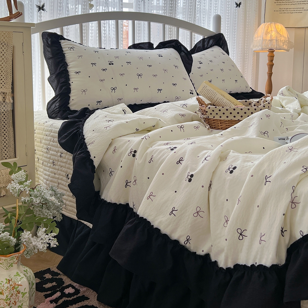 91家纺网 家纺一手货源 找家纺 金梦拉家纺 2026新款皱皱纱泡泡纱法式赫本系列床盖大花边四件套夏被四件套 樱桃记忆