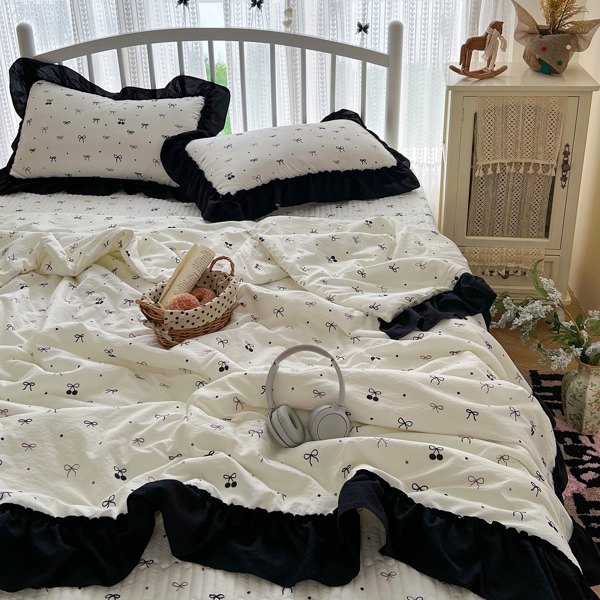 91家纺网 家纺一手货源 找家纺 金梦拉家纺 2026新款皱皱纱泡泡纱法式赫本系列床盖大花边四件套夏被四件套 樱桃记忆