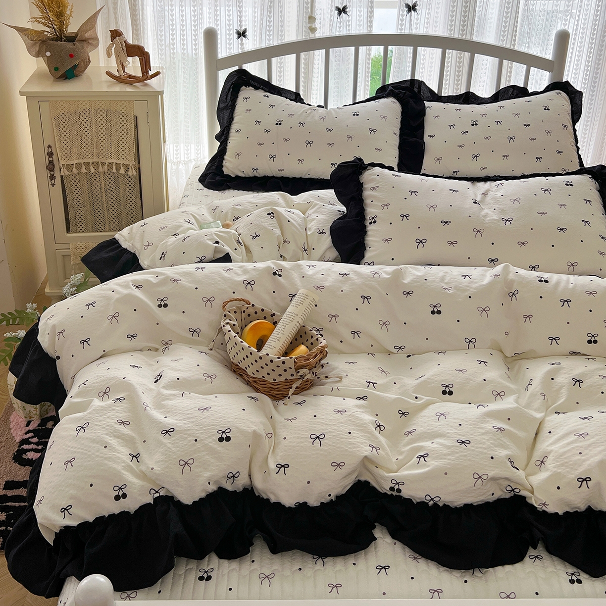 91家纺网 家纺一手货源 找家纺 金梦拉家纺 2026新款皱皱纱泡泡纱法式赫本系列床盖大花边四件套夏被四件套 樱桃记忆