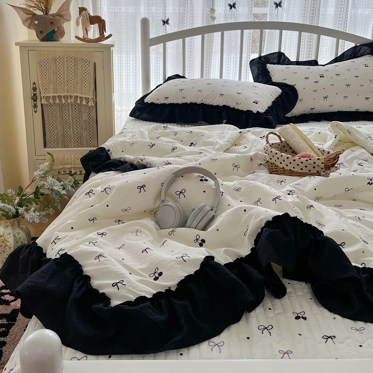 91家纺网 家纺一手货源 找家纺 金梦拉家纺 2026新款皱皱纱泡泡纱法式赫本系列床盖大花边四件套夏被四件套 樱桃记忆