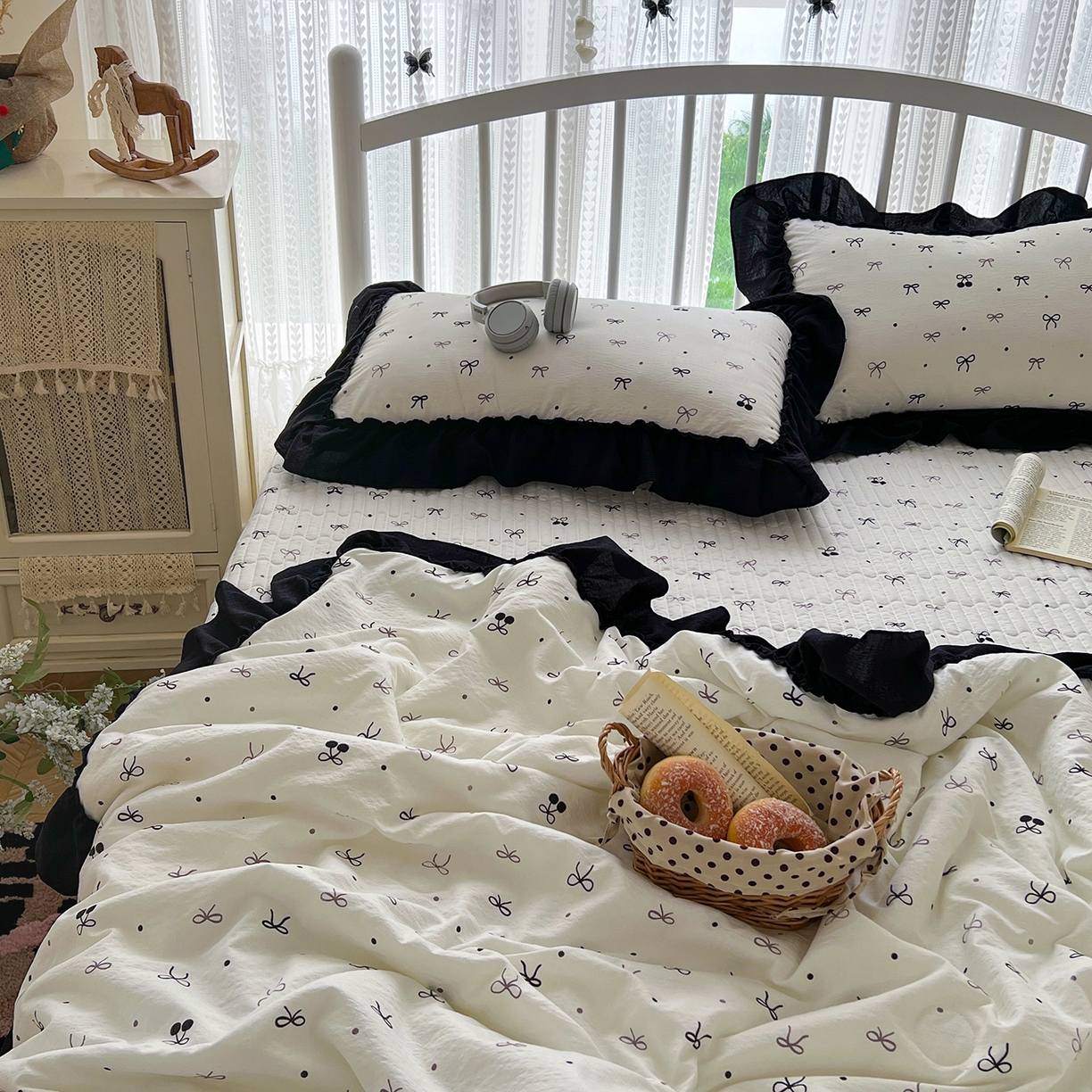 91家纺网 家纺一手货源 找家纺 金梦拉家纺 2026新款皱皱纱泡泡纱法式赫本系列床盖大花边四件套夏被四件套 樱桃记忆