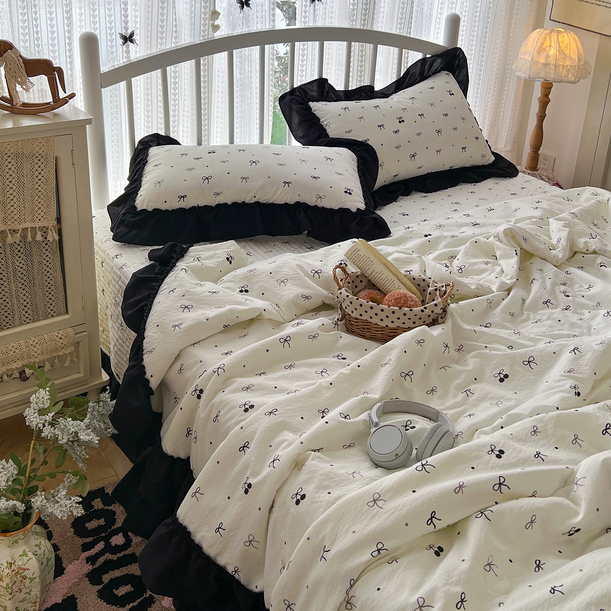 91家纺网 家纺一手货源 找家纺 金梦拉家纺 2026新款皱皱纱泡泡纱法式赫本系列床盖大花边四件套夏被四件套 樱桃记忆