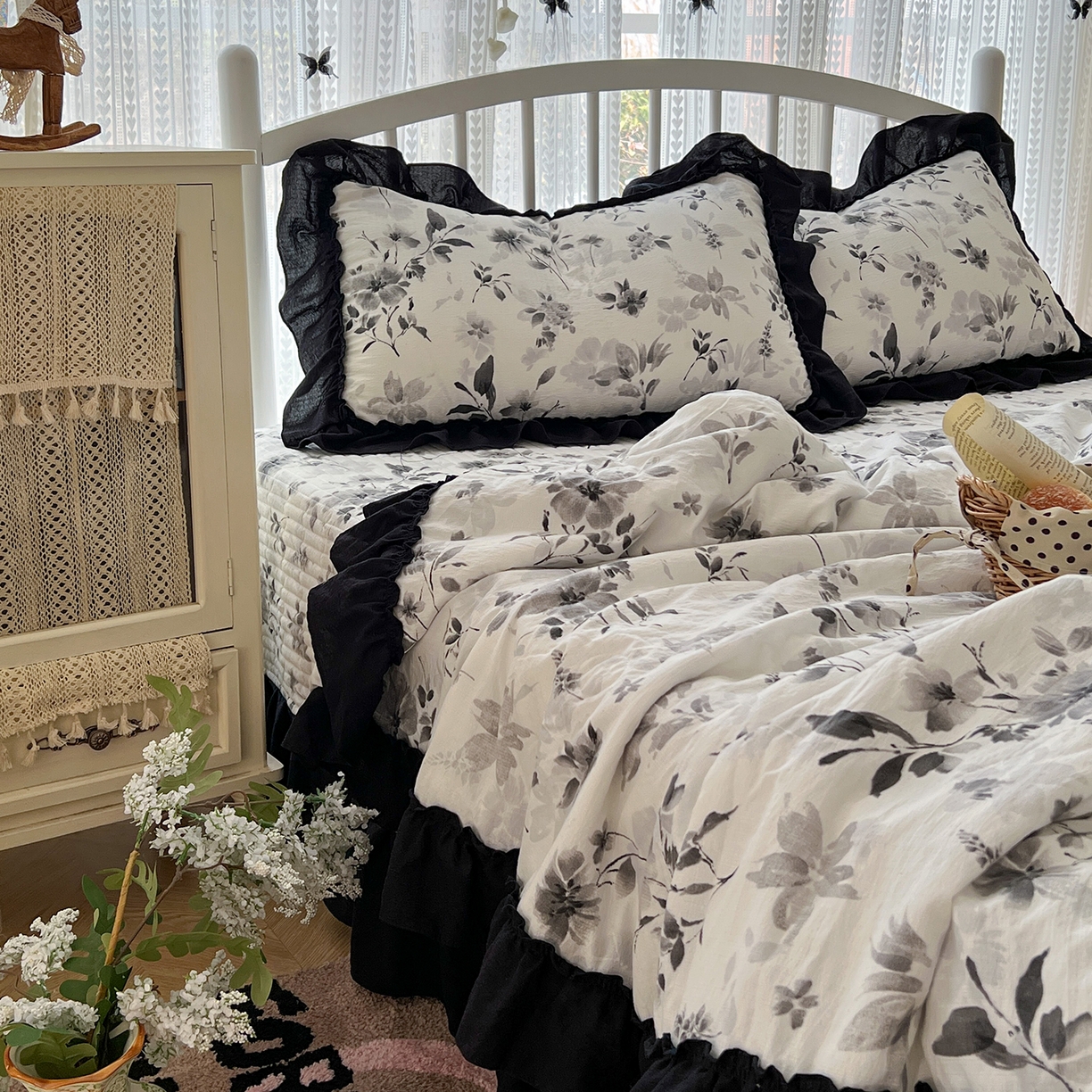 91家纺网 家纺一手货源 找家纺 金梦拉家纺 2026新款皱皱纱泡泡纱法式赫本系列床盖大花边四件套夏被四件套 墨染星辰