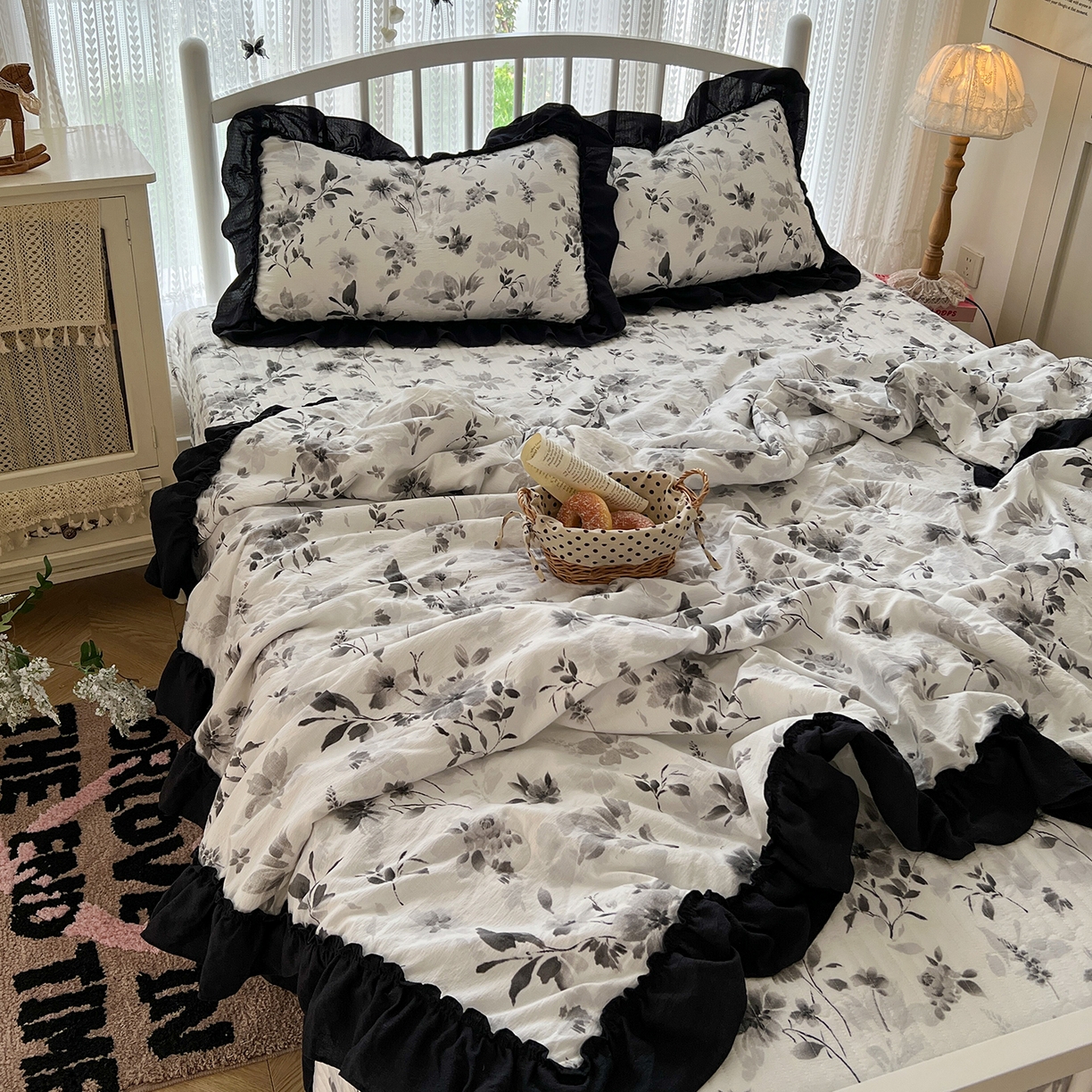 91家纺网 家纺一手货源 找家纺 金梦拉家纺 2026新款皱皱纱泡泡纱法式赫本系列床盖大花边四件套夏被四件套 墨染星辰