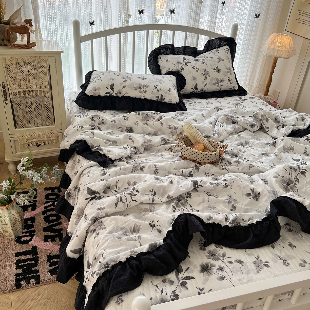 91家纺网 家纺一手货源 找家纺 金梦拉家纺 2026新款皱皱纱泡泡纱法式赫本系列床盖大花边四件套夏被四件套 墨染星辰