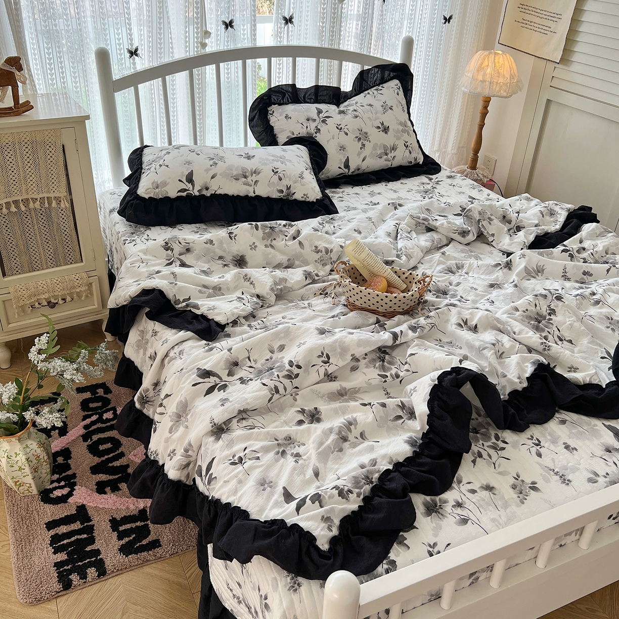 91家纺网 家纺一手货源 找家纺 金梦拉家纺 2026新款皱皱纱泡泡纱法式赫本系列床盖大花边四件套夏被四件套 墨染星辰