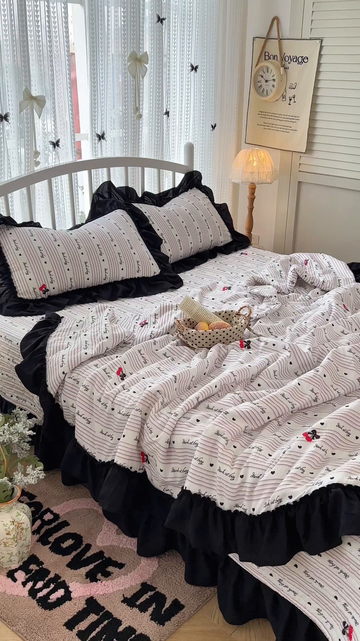 91家纺网 家纺一手货源 找家纺 金梦拉家纺 2026新款皱皱纱泡泡纱法式赫本系列床盖大花边四件套夏被四件套 字母星河