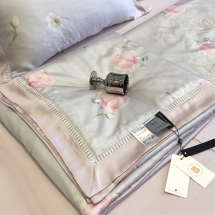 91家纺网 家纺一手货源 找家纺 黑白森林 2026新款天丝印花夏被四件套系列 邂逅-灰