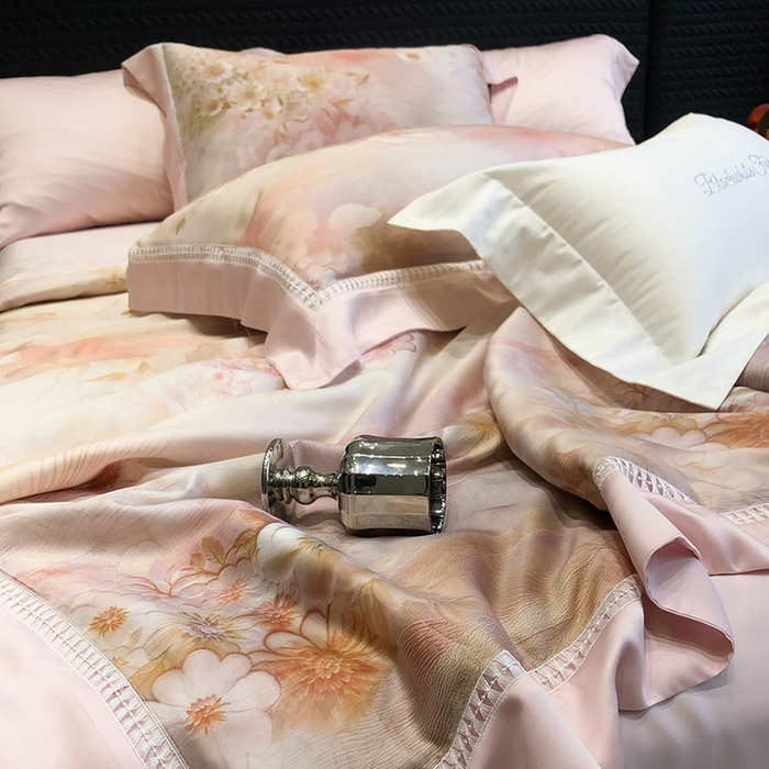 91家纺网 家纺一手货源 找家纺 黑白森林 2026新款天丝印花夏被四件套系列 云馥-粉
