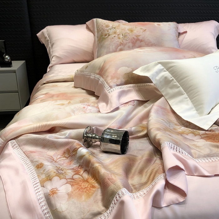 91家纺网 家纺一手货源 找家纺 黑白森林 2026新款天丝印花夏被四件套系列 云馥-粉