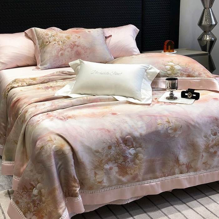 91家纺网 家纺一手货源 找家纺 黑白森林 2026新款天丝印花夏被四件套系列 云馥-粉