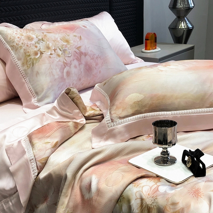 91家纺网 家纺一手货源 找家纺 黑白森林 2026新款天丝印花夏被四件套系列 云馥-粉