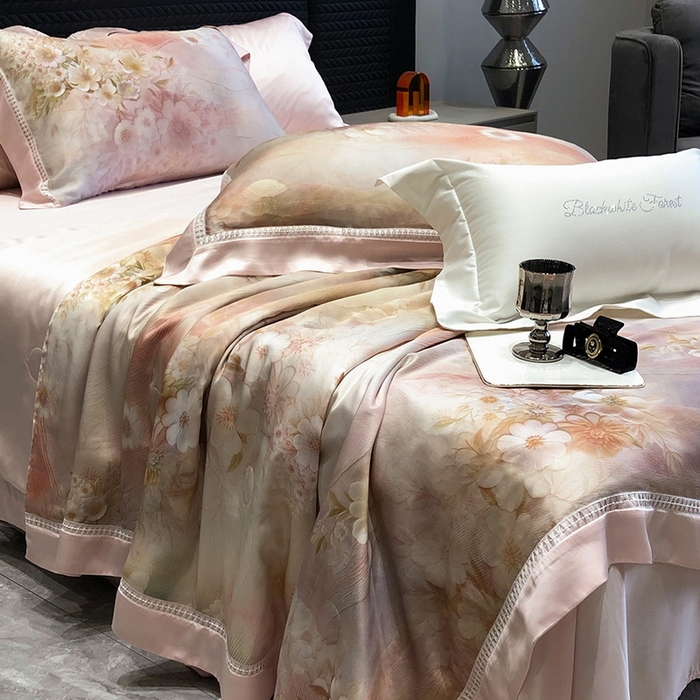 91家纺网 家纺一手货源 找家纺 黑白森林 2026新款天丝印花夏被四件套系列 云馥-粉