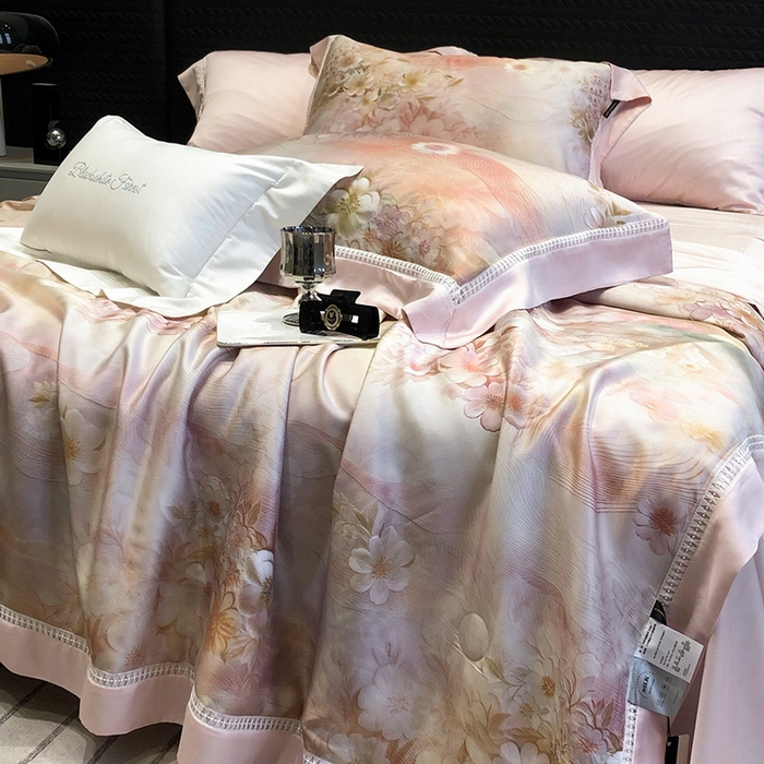 91家纺网 家纺一手货源 找家纺 黑白森林 2026新款天丝印花夏被四件套系列 云馥-粉