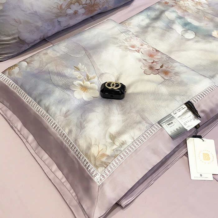 91家纺网 家纺一手货源 找家纺 黑白森林 2026新款天丝印花夏被四件套系列 云馥-紫