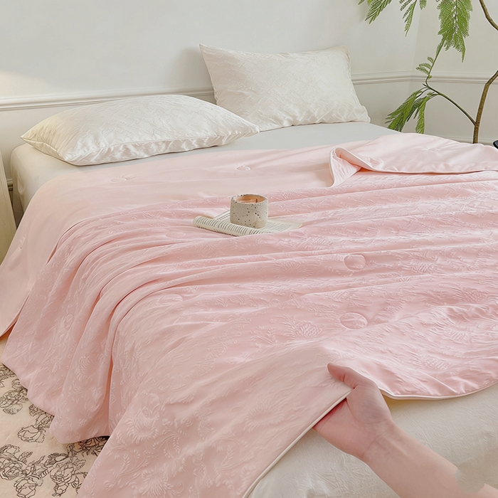 91家纺网 家纺一手货源 找家纺 VIP被业 2026新款A类浮雕蚕蛹大提花夏被空调被 云粉