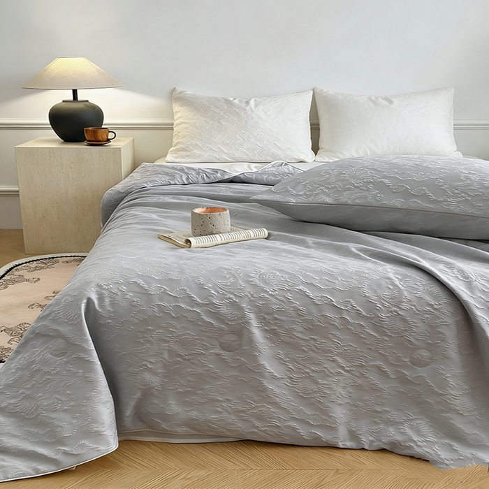 91家纺网 家纺一手货源 找家纺 VIP被业 2026新款A类浮雕蚕蛹大提花夏被空调被 奶灰