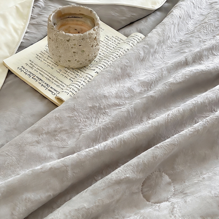 91家纺网 家纺一手货源 找家纺 VIP被业 2026新款A类浮雕蚕蛹大提花夏被空调被 奶灰