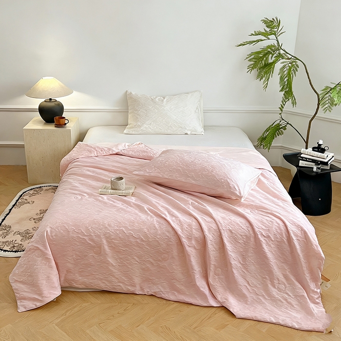 91家纺网 家纺一手货源 找家纺 VIP被业 2026新款A类浮雕蚕蛹大提花夏被空调被 云粉