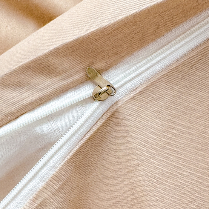 91家纺网 家纺一手货源 找家纺 莎臣豹 2026新款水洗棉磨毛原棉纯色印花简约风四件套风格二 卡其