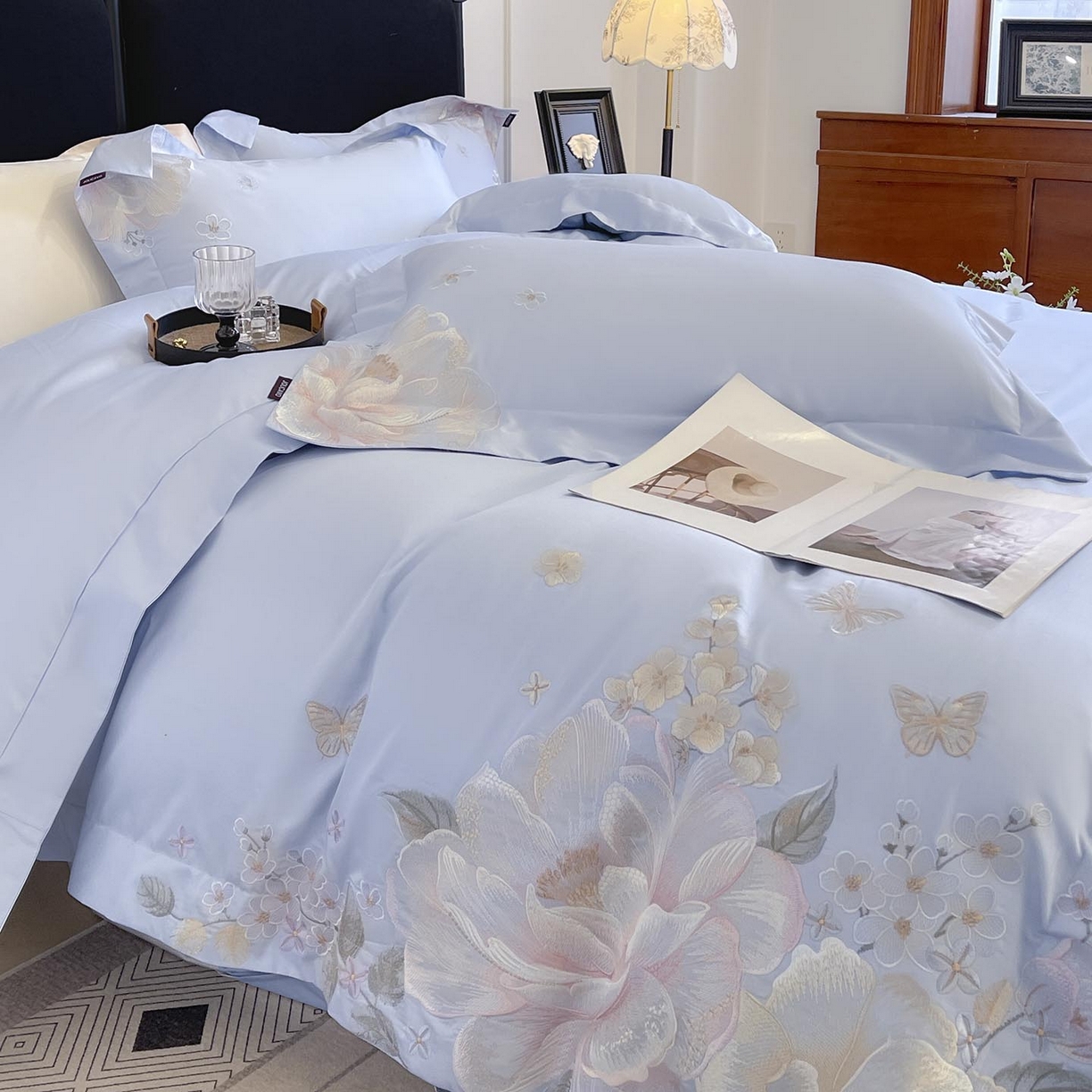 91家纺网 家纺一手货源 找家纺 2026新品A类100支贡缎长绒棉纯棉四件套全棉重工刺绣全工艺被套床单床笠高端轻奢风床上用品-朵卿 朵卿-慕蓝