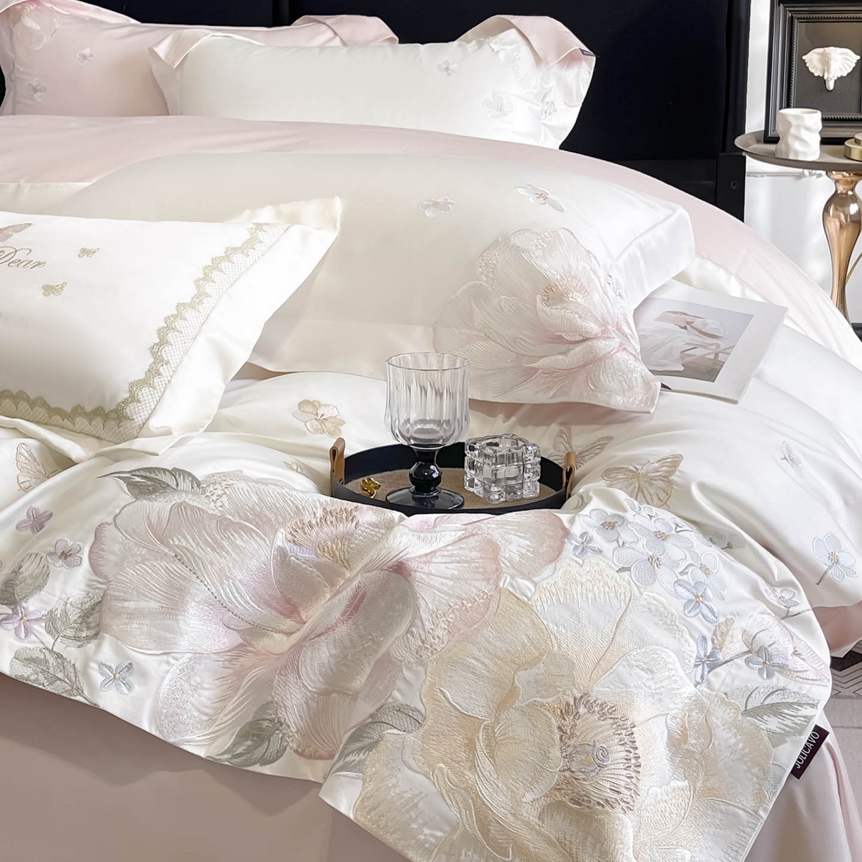 2026新品A类100支贡缎长绒棉纯棉四件套全棉重工刺绣全工艺被套床单床笠高端轻奢风床上用品-朵卿 朵卿-白粉
