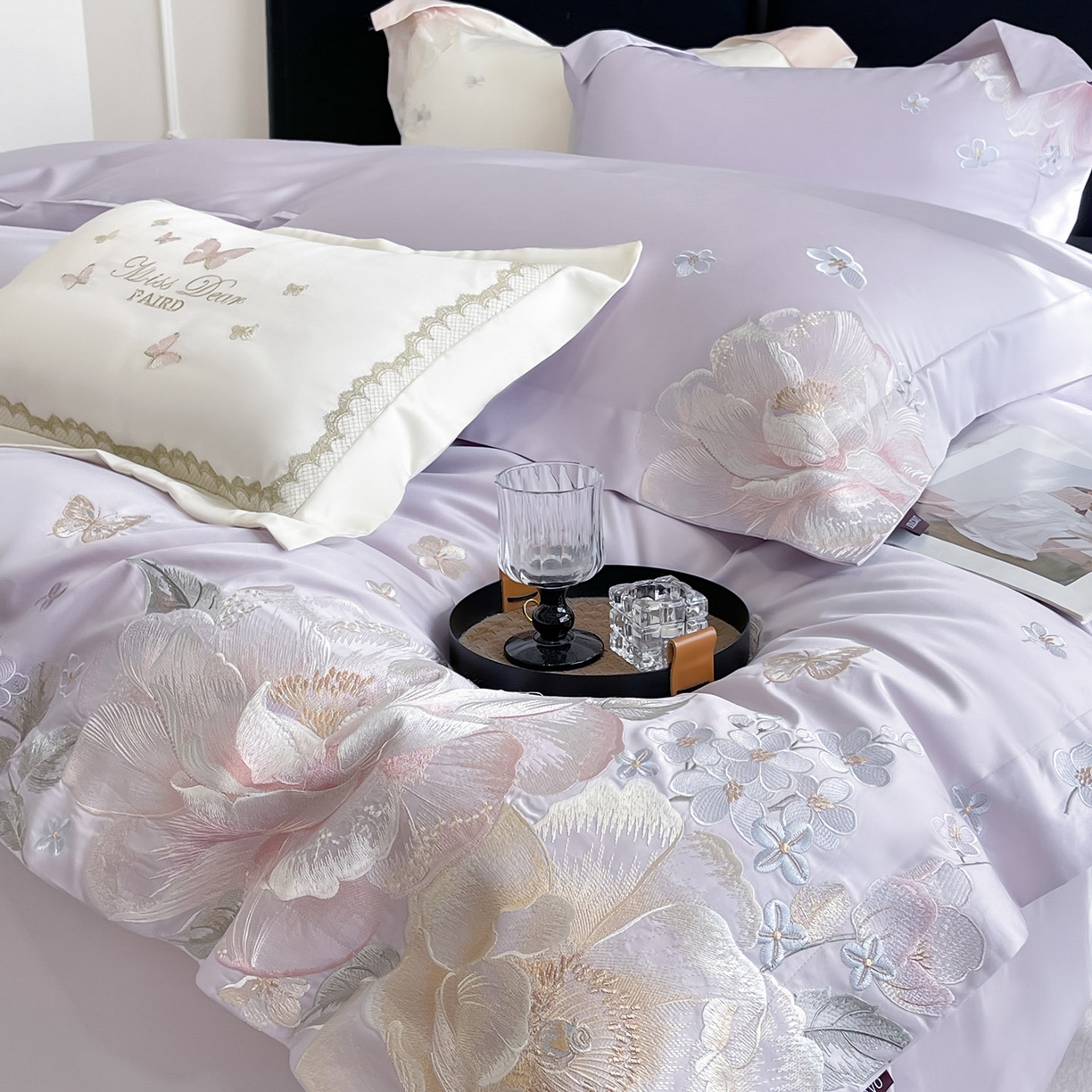 91家纺网 家纺一手货源 找家纺 2026新品A类100支贡缎长绒棉纯棉四件套全棉重工刺绣全工艺被套床单床笠高端轻奢风床上用品-朵卿 朵卿-黛紫