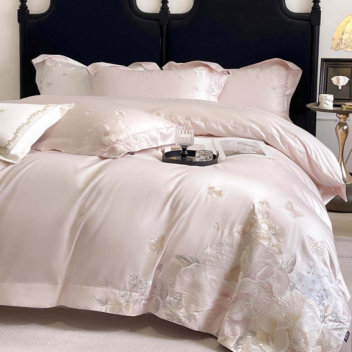 91家纺网 家纺一手货源 找家纺  2026新品A类100支贡缎长绒棉纯棉四件套全棉重工刺绣全工艺被套床单床笠高端轻奢风床上用品-朵卿 朵卿-颜粉