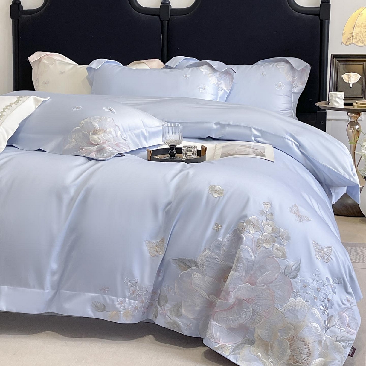 91家纺网 家纺一手货源 找家纺  2026新品A类100支贡缎长绒棉纯棉四件套全棉重工刺绣全工艺被套床单床笠高端轻奢风床上用品-朵卿 朵卿-慕蓝