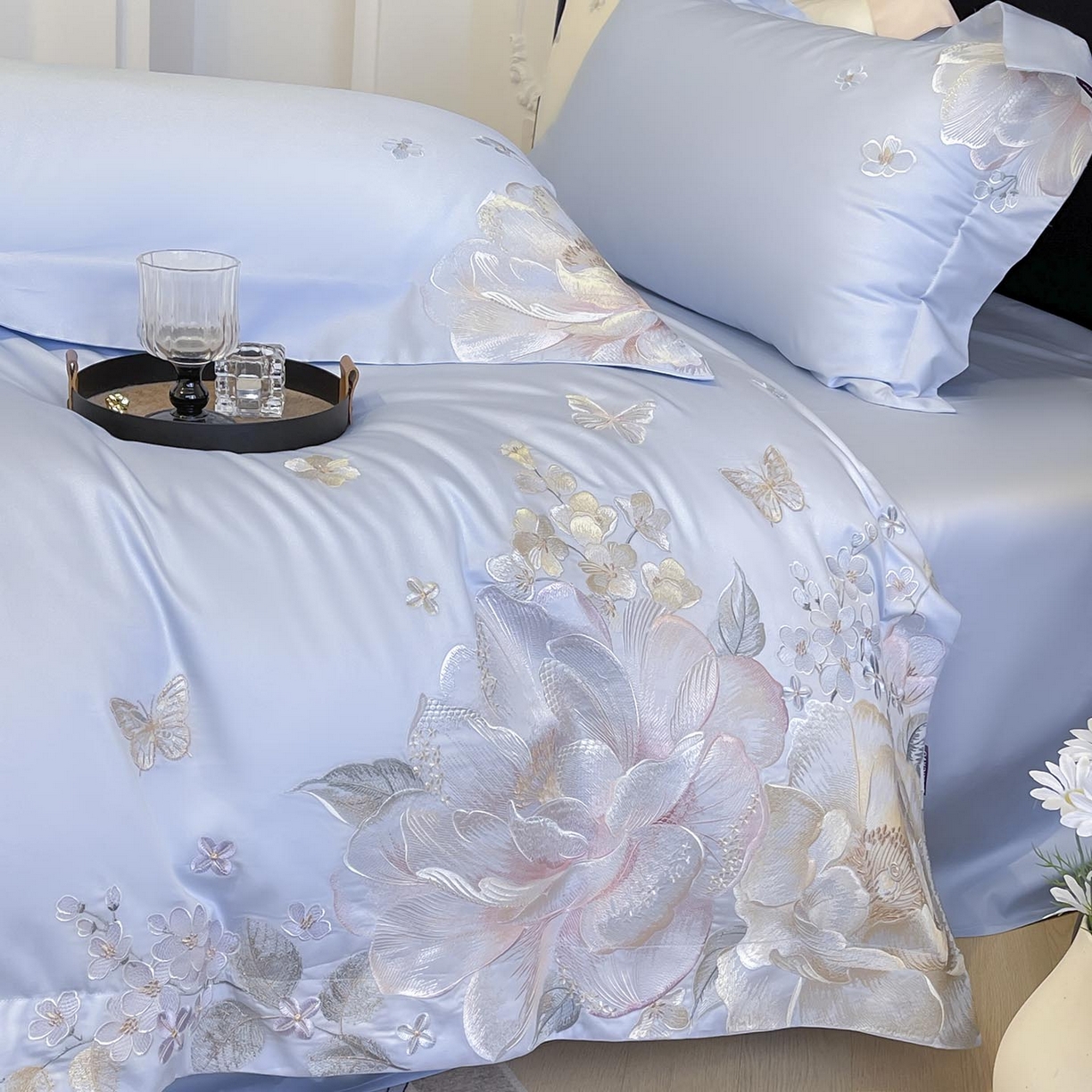 91家纺网 家纺一手货源 找家纺  2026新品A类100支贡缎长绒棉纯棉四件套全棉重工刺绣全工艺被套床单床笠高端轻奢风床上用品-朵卿 朵卿-慕蓝