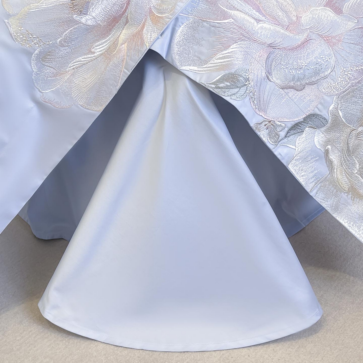 91家纺网 家纺一手货源 找家纺  2026新品A类100支贡缎长绒棉纯棉四件套全棉重工刺绣全工艺被套床单床笠高端轻奢风床上用品-朵卿 朵卿-慕蓝