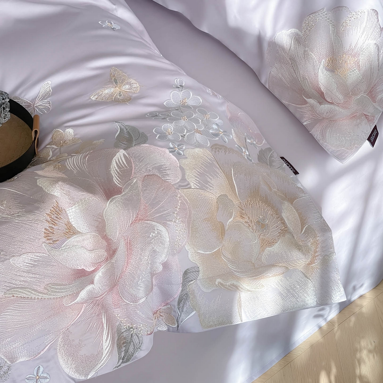 91家纺网 家纺一手货源 找家纺  2026新品A类100支贡缎长绒棉纯棉四件套全棉重工刺绣全工艺被套床单床笠高端轻奢风床上用品-朵卿 朵卿-黛紫