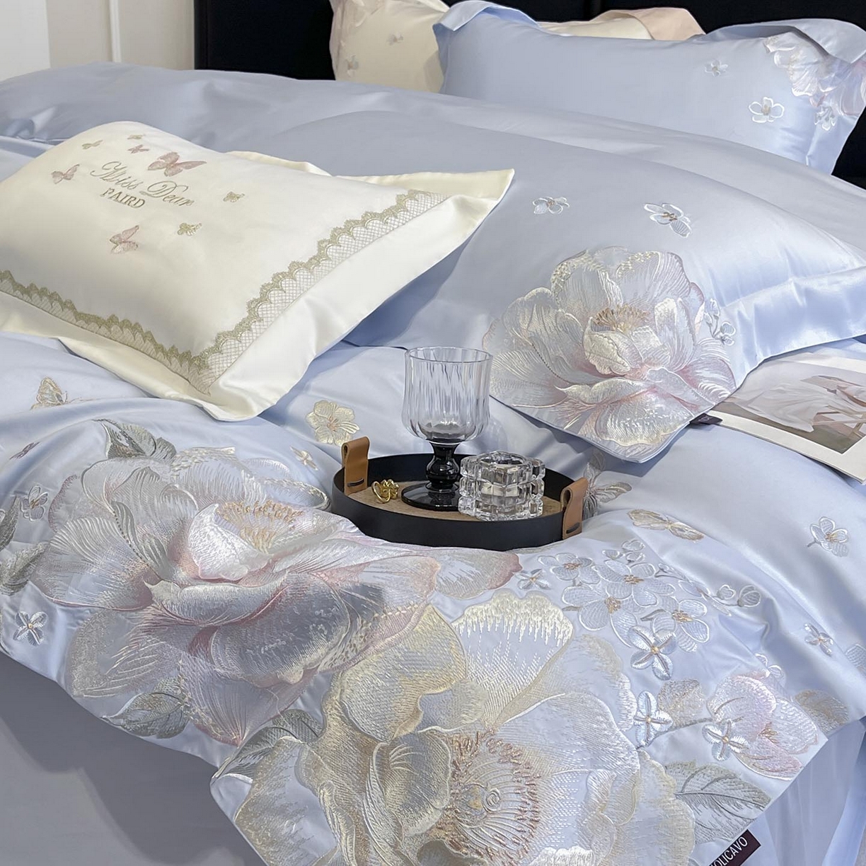 91家纺网 家纺一手货源 找家纺  2026新品A类100支贡缎长绒棉纯棉四件套全棉重工刺绣全工艺被套床单床笠高端轻奢风床上用品-朵卿 朵卿-慕蓝