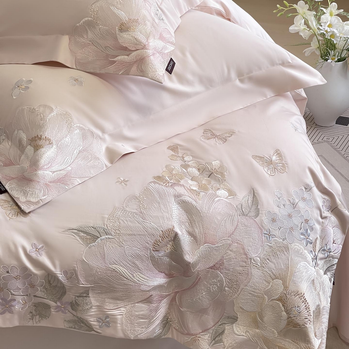 91家纺网 家纺一手货源 找家纺  2026新品A类100支贡缎长绒棉纯棉四件套全棉重工刺绣全工艺被套床单床笠高端轻奢风床上用品-朵卿 朵卿-颜粉