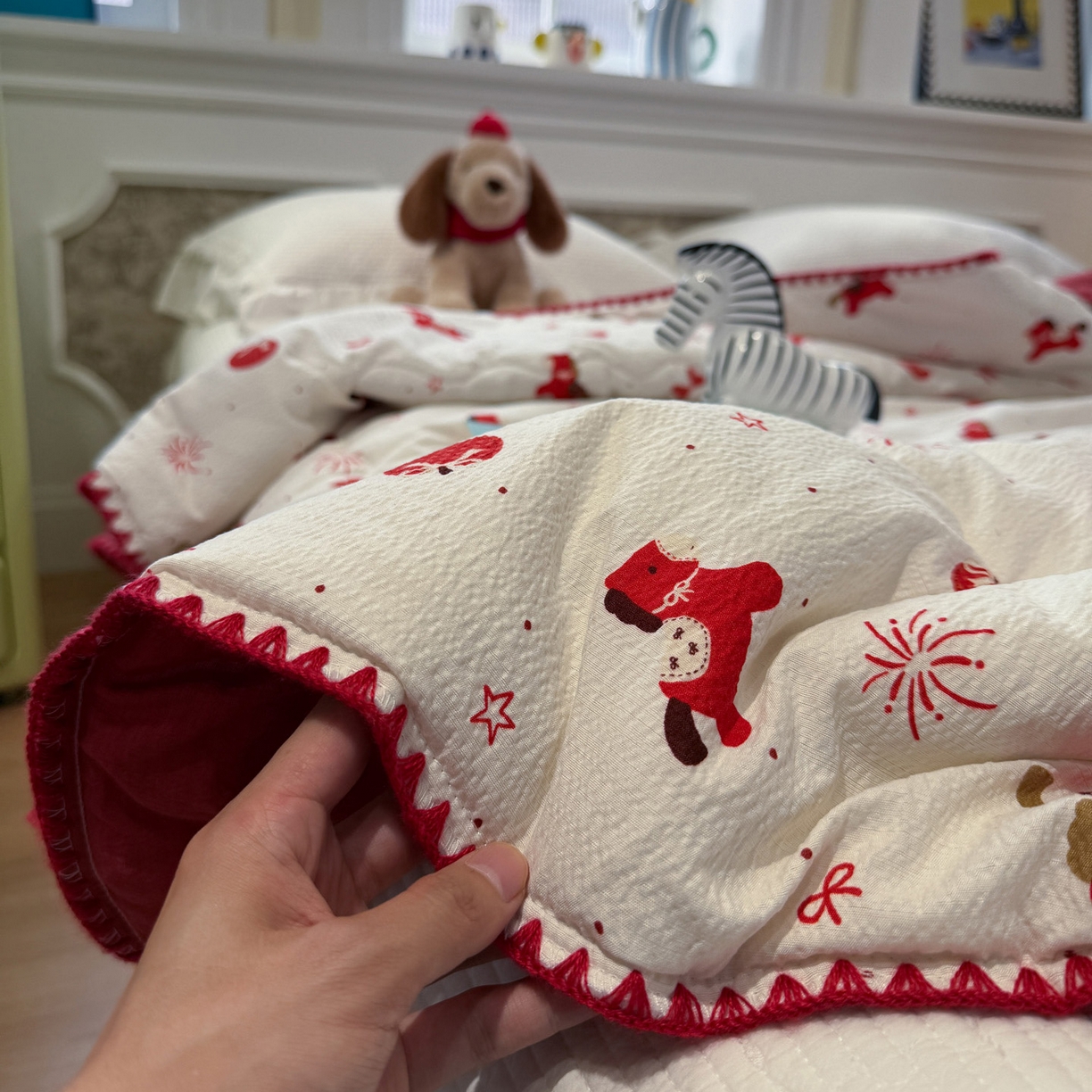 91家纺网 家纺一手货源 找家纺 赛琳 2026新款云感双层纱贝壳绣夏被夏凉被空调被（有买家秀） 红果小马