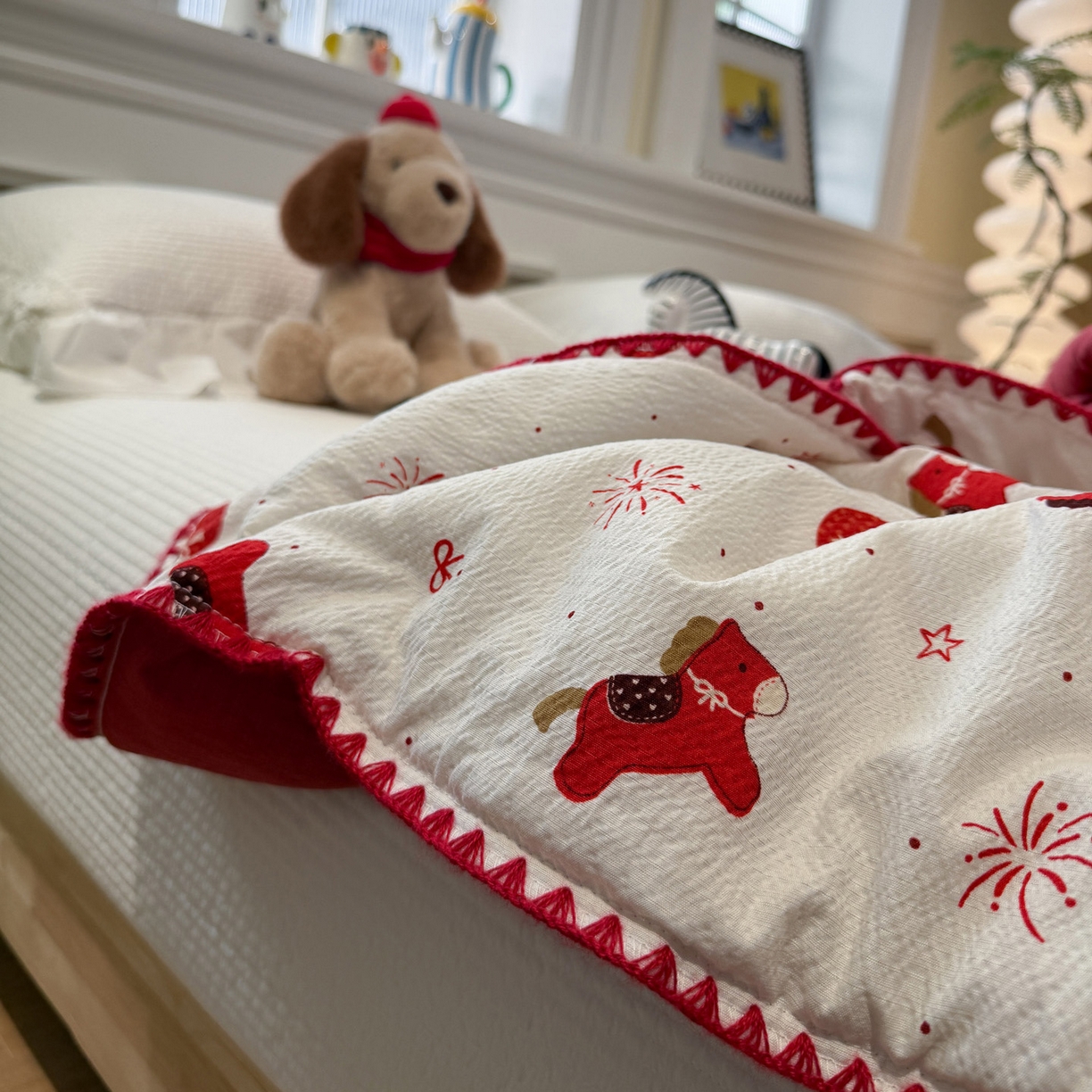 91家纺网 家纺一手货源 找家纺 赛琳 2026新款云感双层纱贝壳绣夏被夏凉被空调被（有买家秀） 红果小马