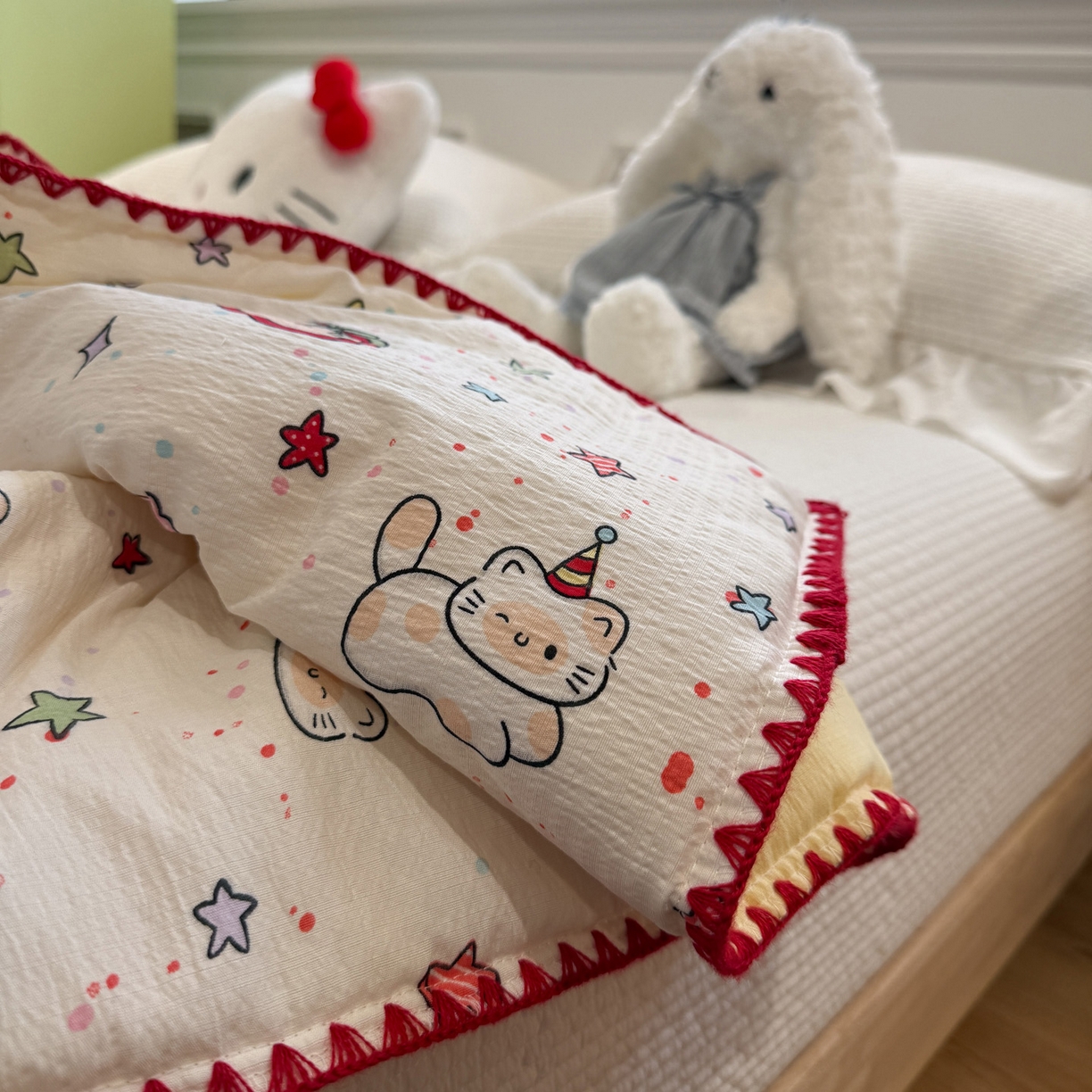 91家纺网 家纺一手货源 找家纺 赛琳 2026新款云感双层纱贝壳绣夏被夏凉被空调被（有买家秀） 苹果小怪