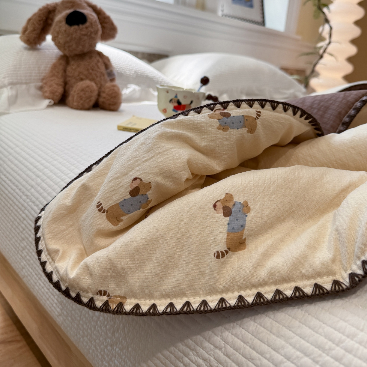 91家纺网 家纺一手货源 找家纺 赛琳 2026新款云感双层纱贝壳绣夏被夏凉被空调被（有买家秀） 俏皮狗