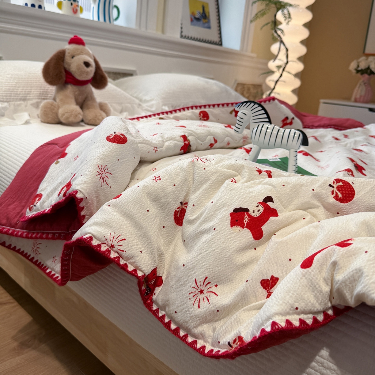 91家纺网 家纺一手货源 找家纺 赛琳 2026新款云感双层纱贝壳绣夏被夏凉被空调被（有买家秀） 红果小马