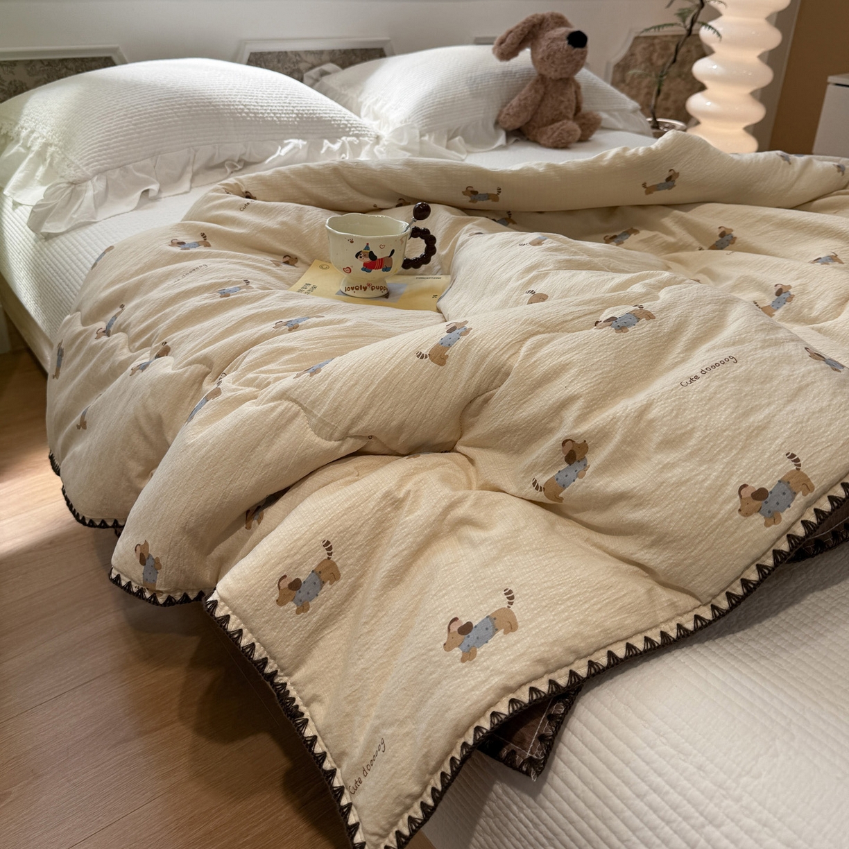 91家纺网 家纺一手货源 找家纺 赛琳 2026新款云感双层纱贝壳绣夏被夏凉被空调被（有买家秀） 俏皮狗