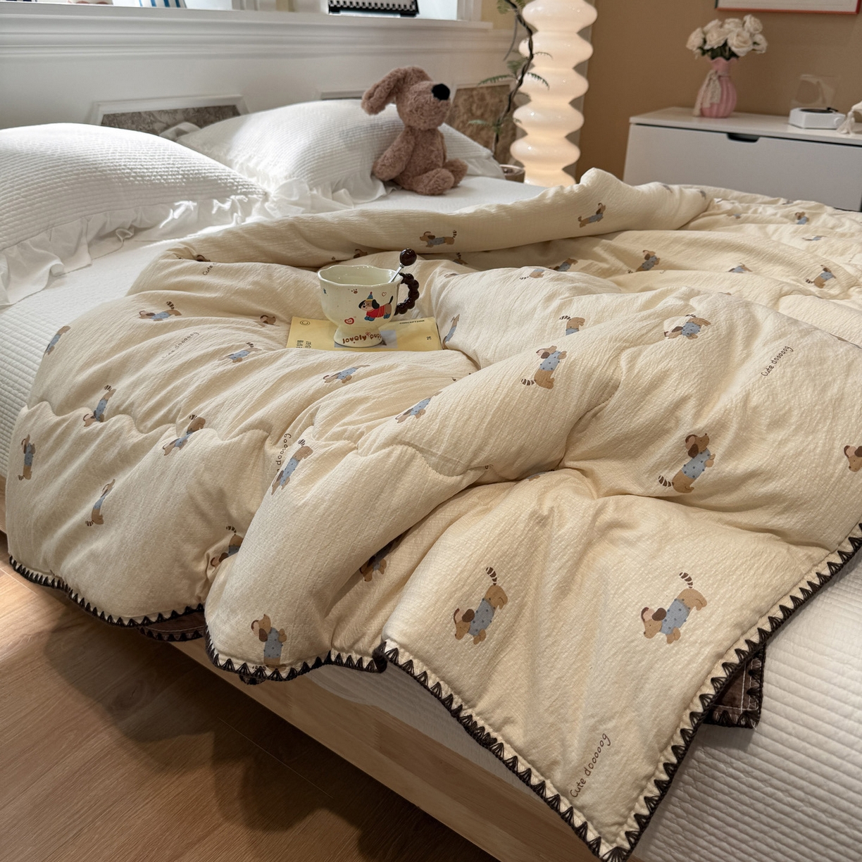 91家纺网 家纺一手货源 找家纺 赛琳 2026新款云感双层纱贝壳绣夏被夏凉被空调被（有买家秀） 俏皮狗