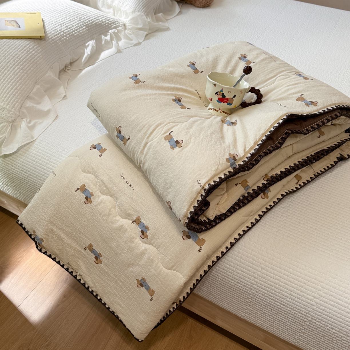 91家纺网 家纺一手货源 找家纺 赛琳 2026新款云感双层纱贝壳绣夏被夏凉被空调被（有买家秀） 俏皮狗