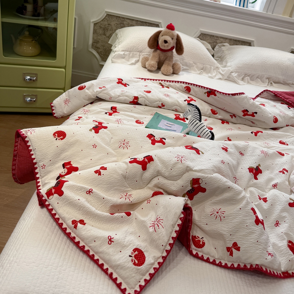 91家纺网 家纺一手货源 找家纺 赛琳 2026新款云感双层纱贝壳绣夏被夏凉被空调被（有买家秀） 红果小马