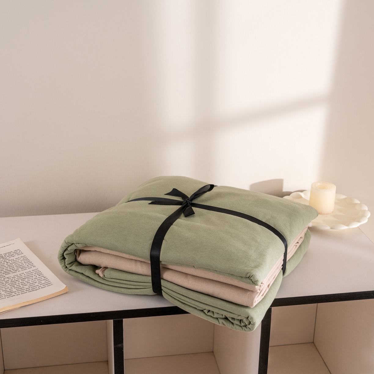 91家纺网 家纺一手货源 找家纺 梦可莱家居 2026春夏新品全棉针织棉纯色双拼简约百搭时尚系列四件套 双拼-豆绿