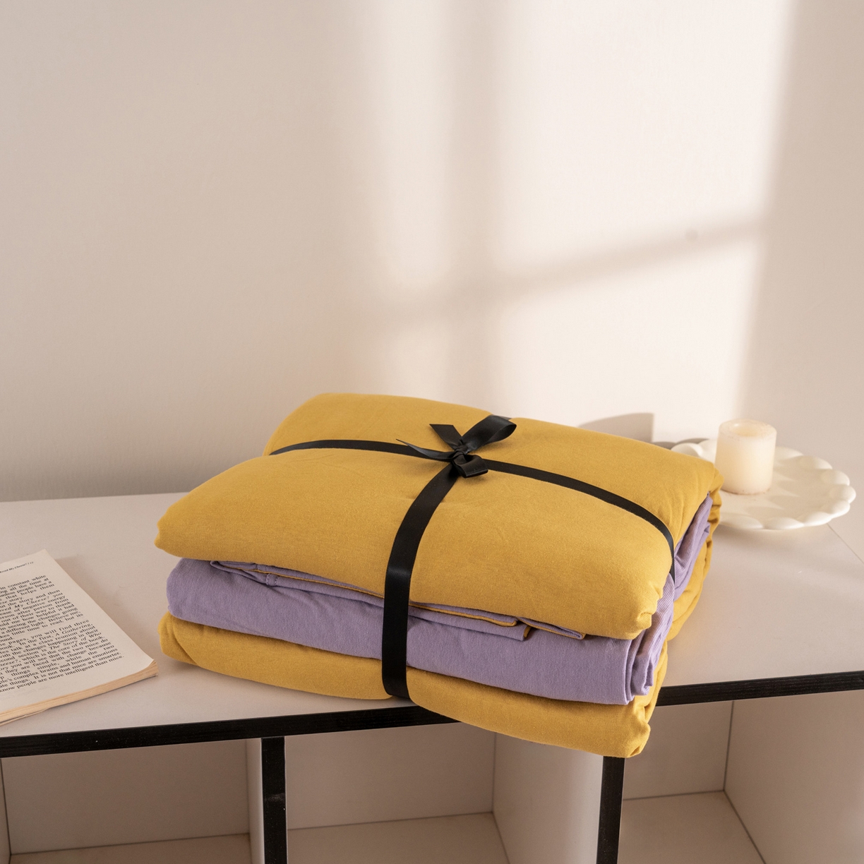 91家纺网 家纺一手货源 找家纺 梦可莱家居 2026春夏新品全棉针织棉纯色双拼简约百搭时尚系列四件套 双拼-黄紫